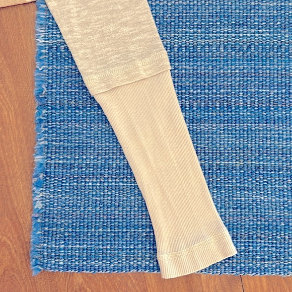 Others Follow Gray Split Back Blouse size M - Picture 5 of 8